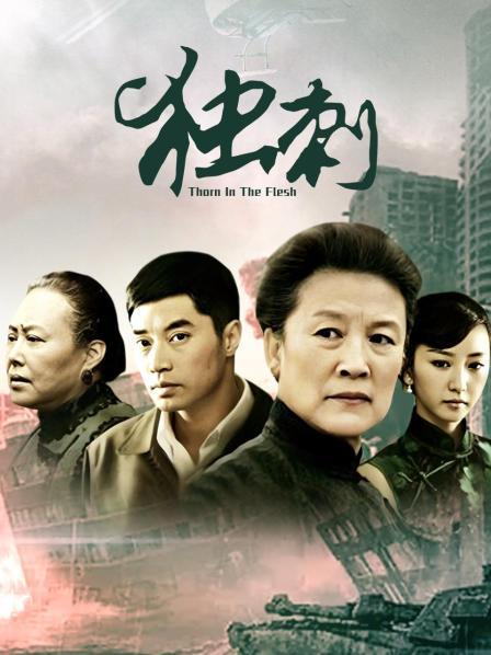 无水印万人求档精品大作《某博上海少妇与黑人3P，粉丝福利》一黑一白超强视觉冲击，超级大骚货很会玩